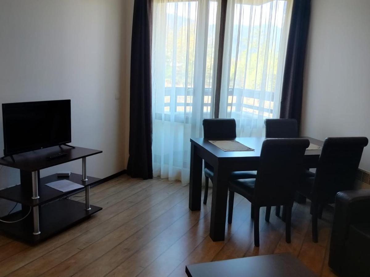 Alpine Lodge Bansko Apartments Bagian luar foto