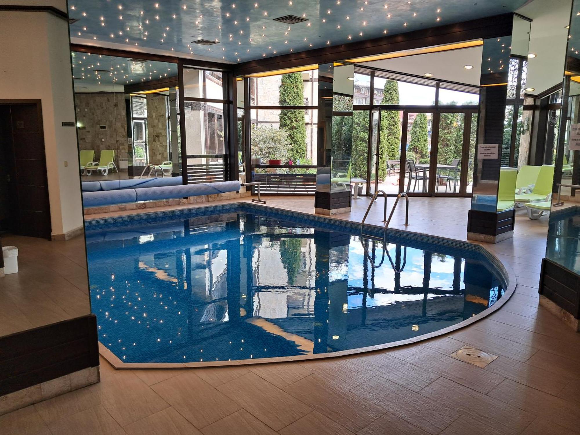 Alpine Lodge Bansko Apartments Bagian luar foto
