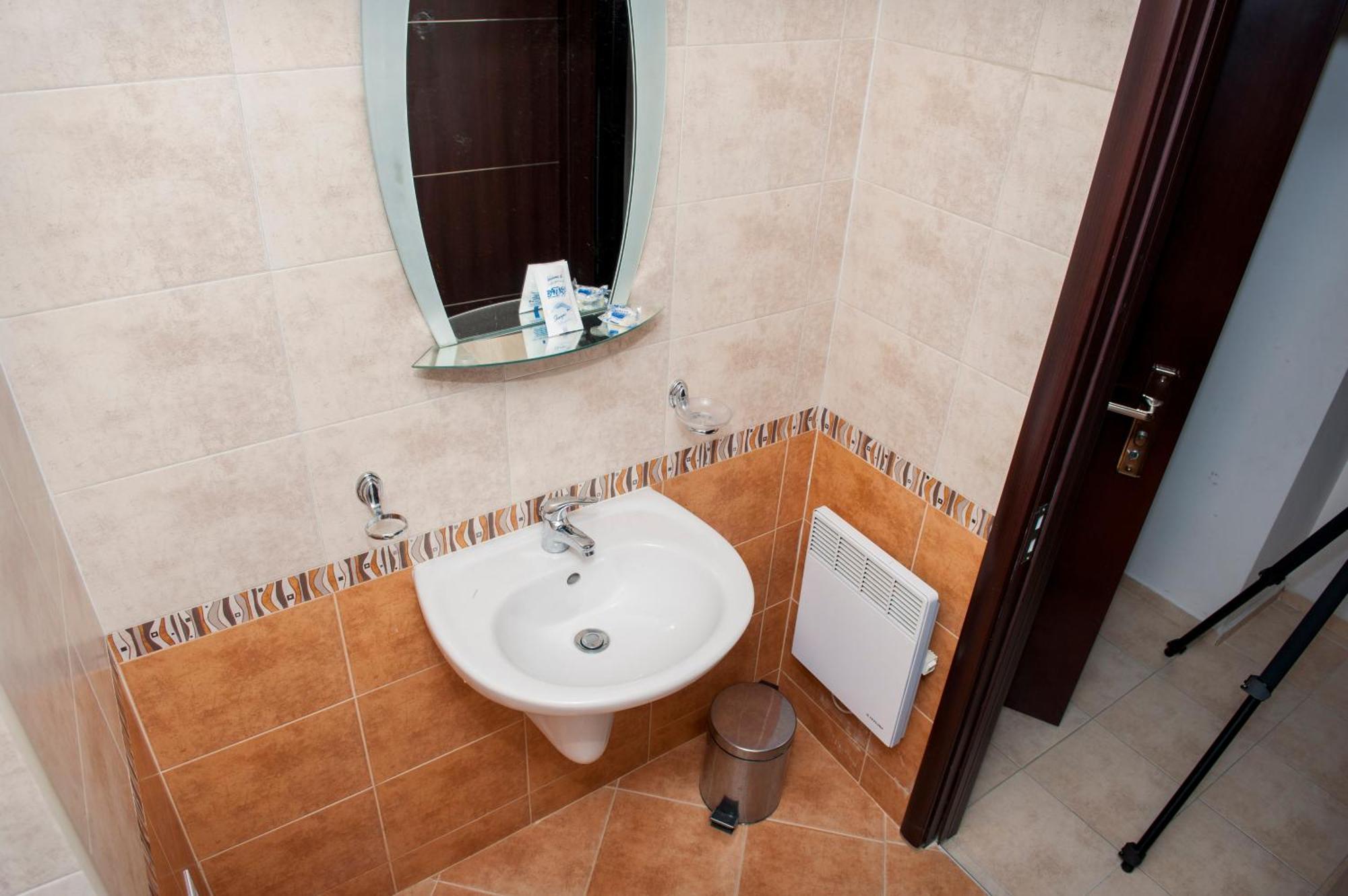 Alpine Lodge Bansko Apartments Bagian luar foto